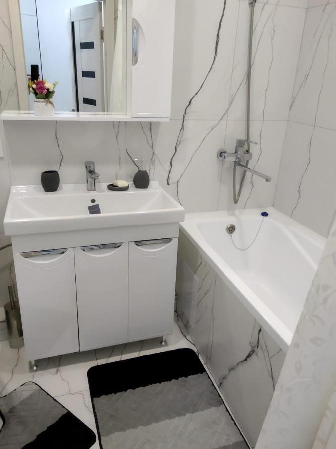 Молодежный Apartment Almaty Bagian luar foto